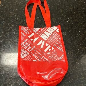 Lululemon shopping bag